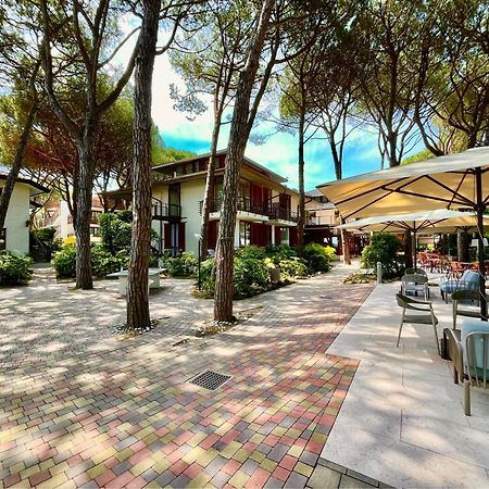 Park Hotel Pineta & Dependance Suite Eraclea Mare Exterior photo