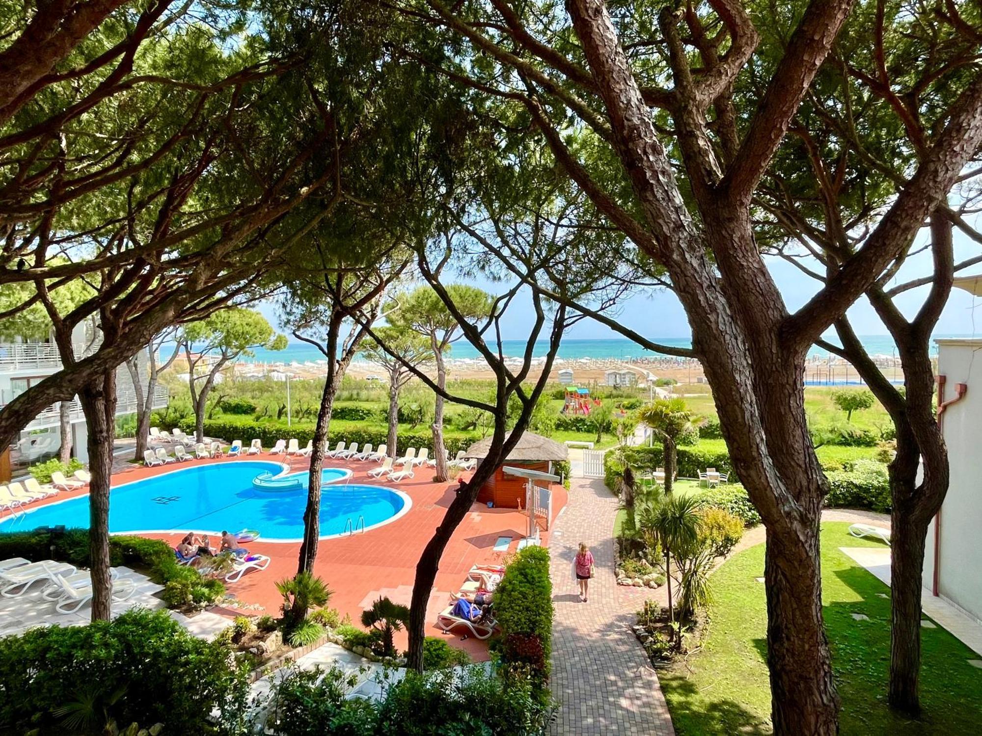 Park Hotel Pineta & Dependance Suite Eraclea Mare Exterior photo