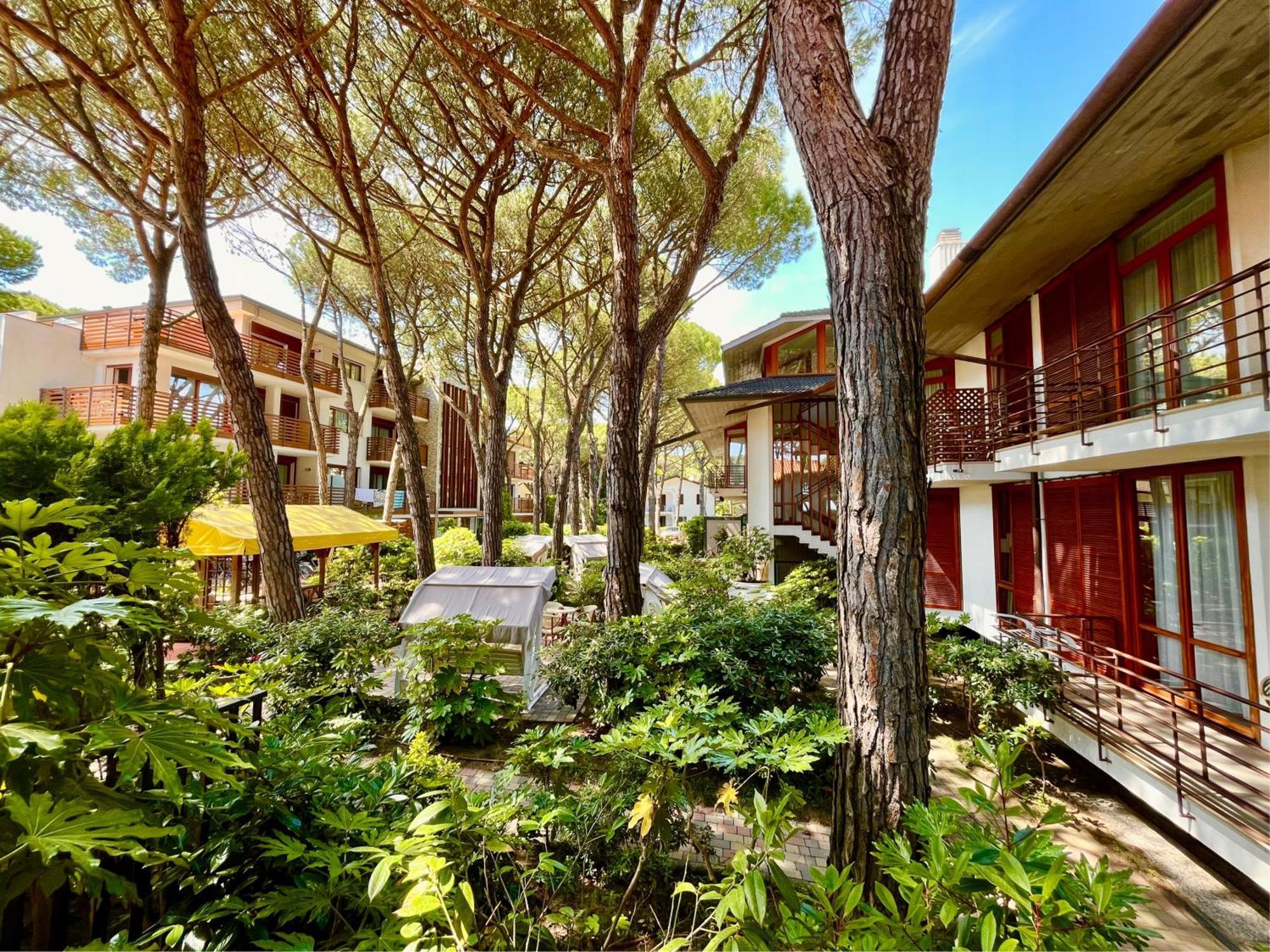 Park Hotel Pineta & Dependance Suite Eraclea Mare Exterior photo