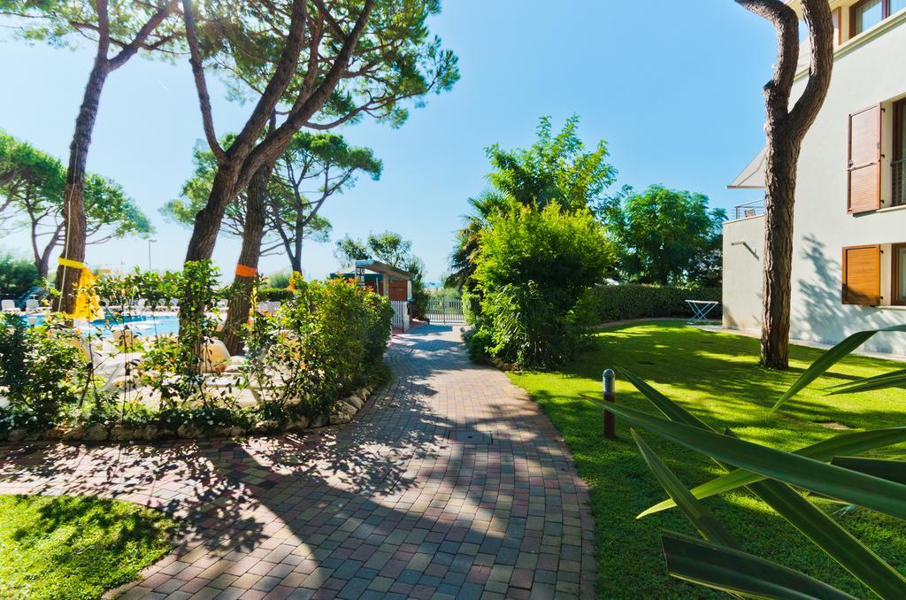 Park Hotel Pineta & Dependance Suite Eraclea Mare Exterior photo