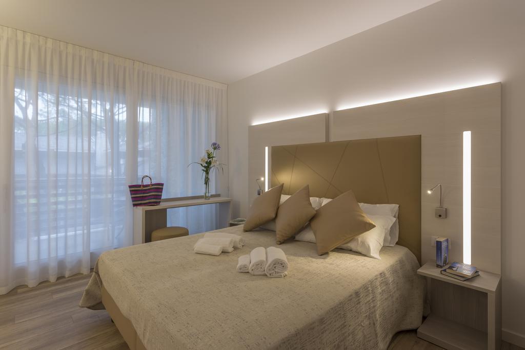 Park Hotel Pineta & Dependance Suite Eraclea Mare Exterior photo