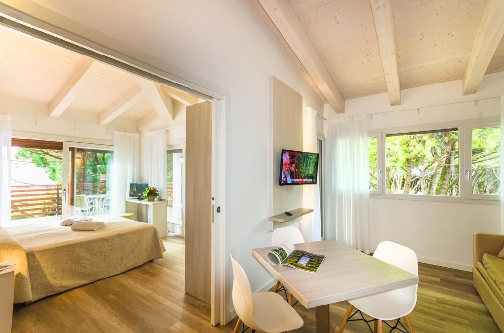 Park Hotel Pineta & Dependance Suite Eraclea Mare Exterior photo